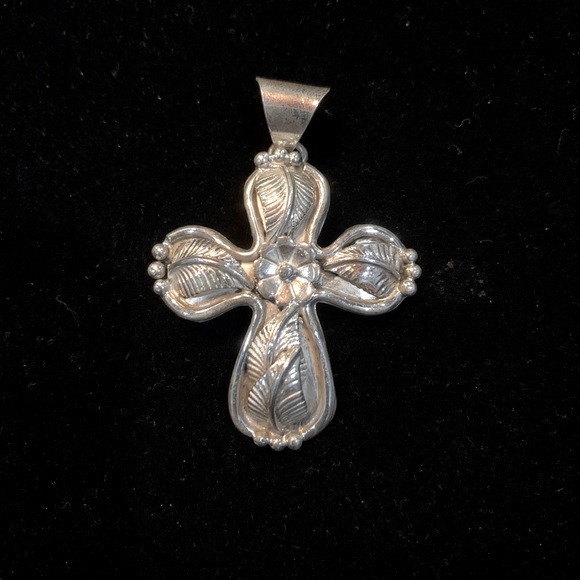 Jewelry - Silver Cross pendant